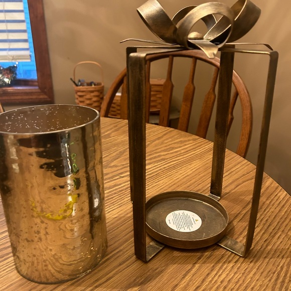 Christmas gift candle holder - present - rubbed gold - glass & metal - Picture 8 of 11